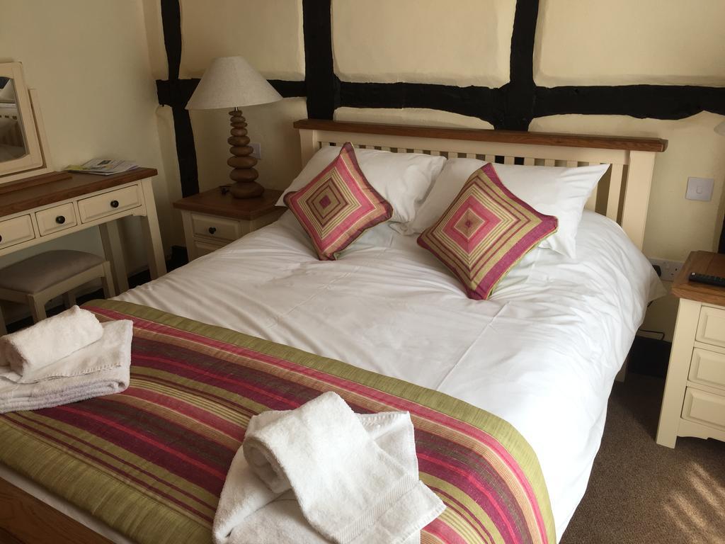The Talbot Hotel Cleobury Mortimer Exteriör bild